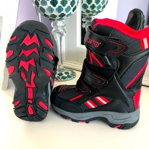 NEW snow boots